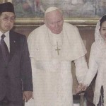 Paus-Yohannes-Paulus-II-dan-Gus-Dur-dan-Bu-Shinta
